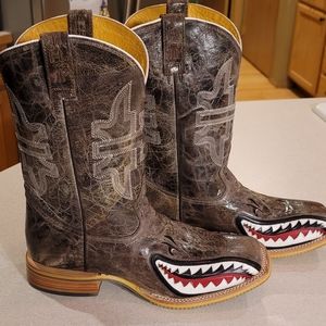 13ee Tin Haul gnarly shark boots